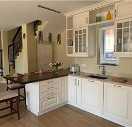 2 bedroom villa with heated pool & tennis court near Zadar, sleeps 4